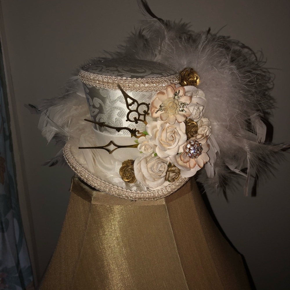 Mini top hat.